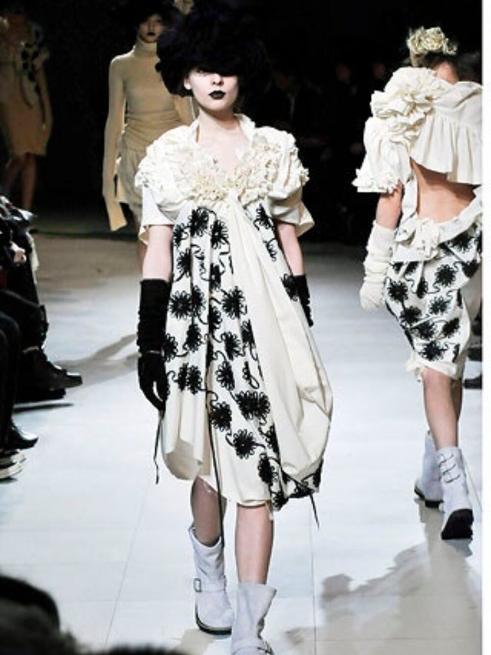 Tao 2008AW Shimmering Illusions Runway Floral Motif Tee